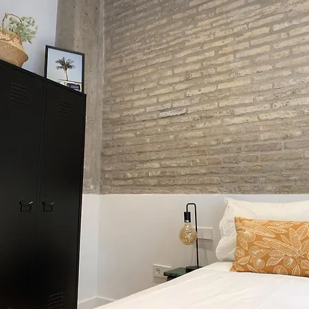 La Reina Beach Rooms Valencia Exterior photo